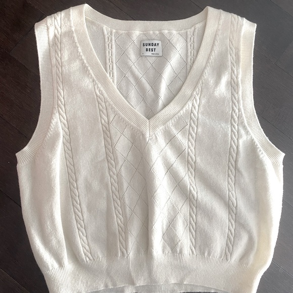 Aritzia Sunday Best Quinn Sweater Vest Small Birch - Picture 5 of 5